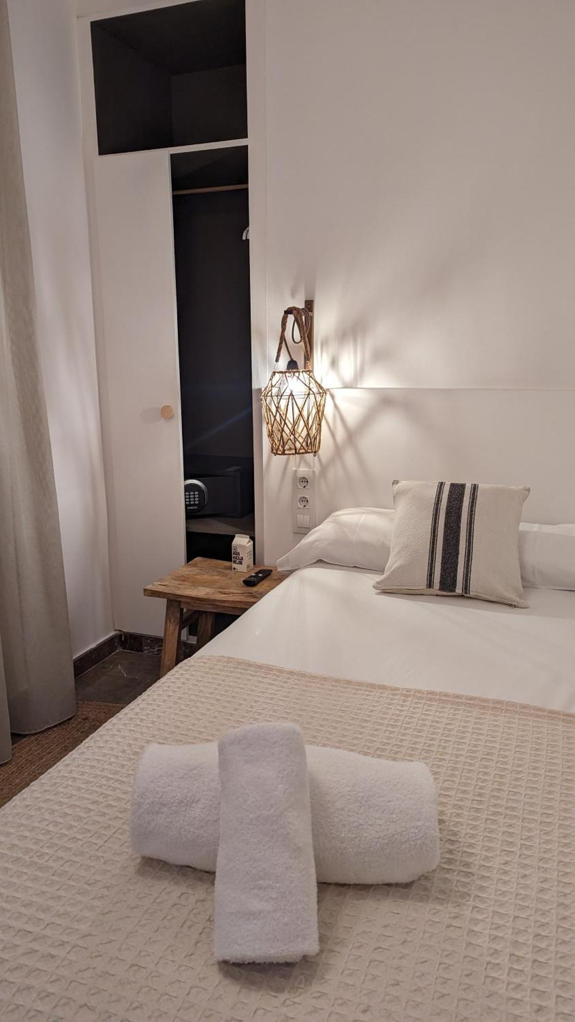 Hostal Es Niu De Тамариу Экстерьер фото